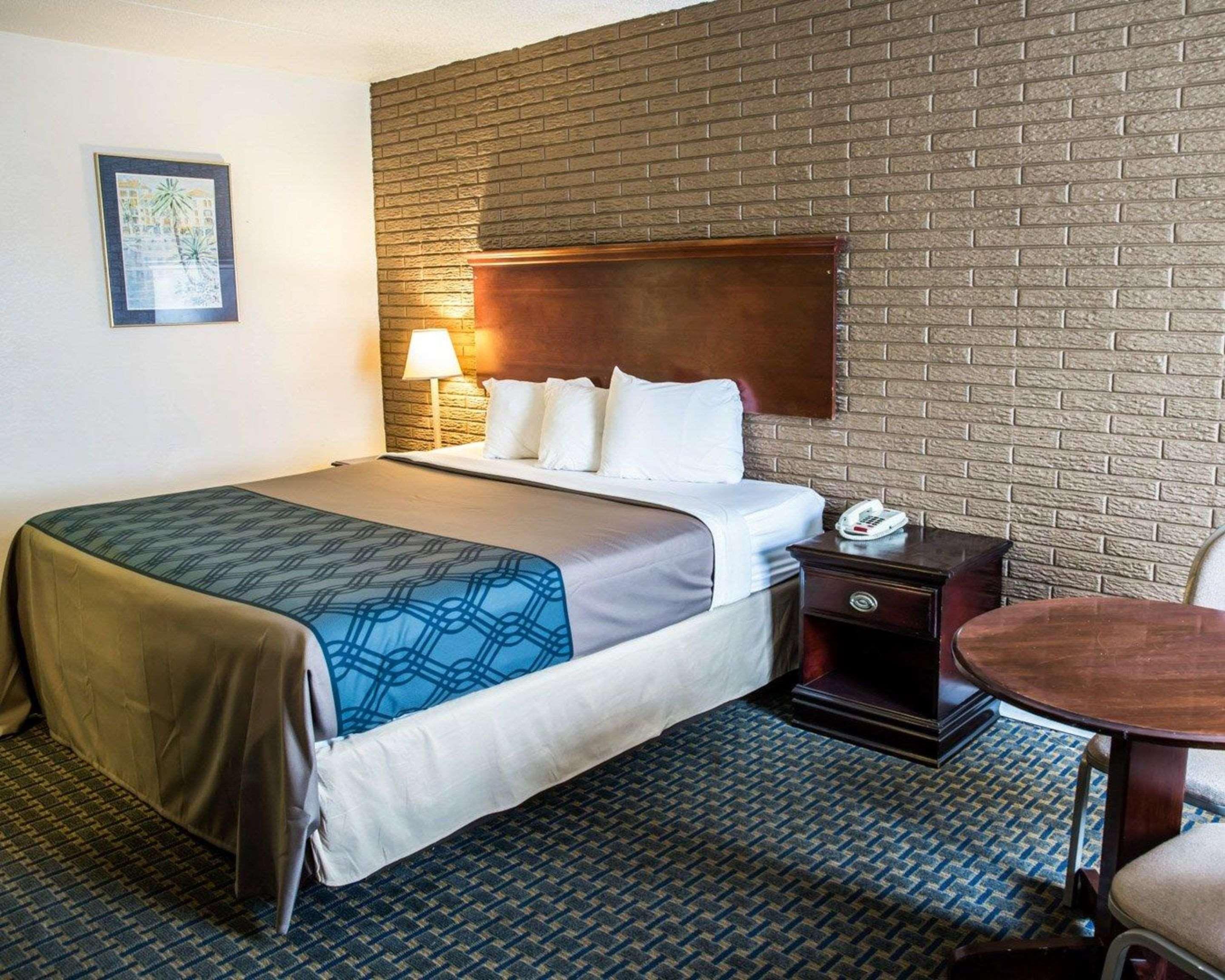 Rodeway Inn & Suites Wilmington North Eksteriør billede