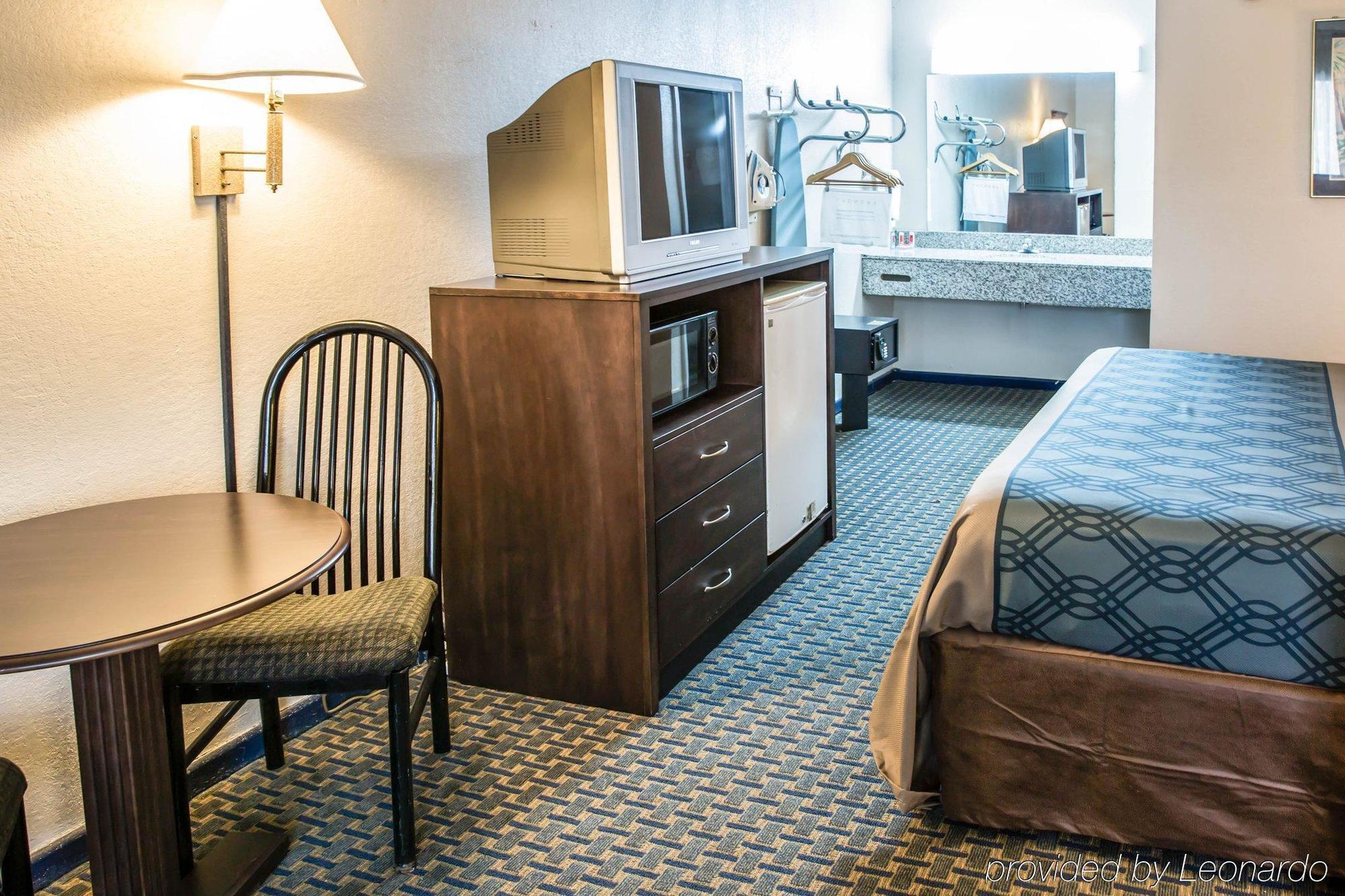 Rodeway Inn & Suites Wilmington North Eksteriør billede