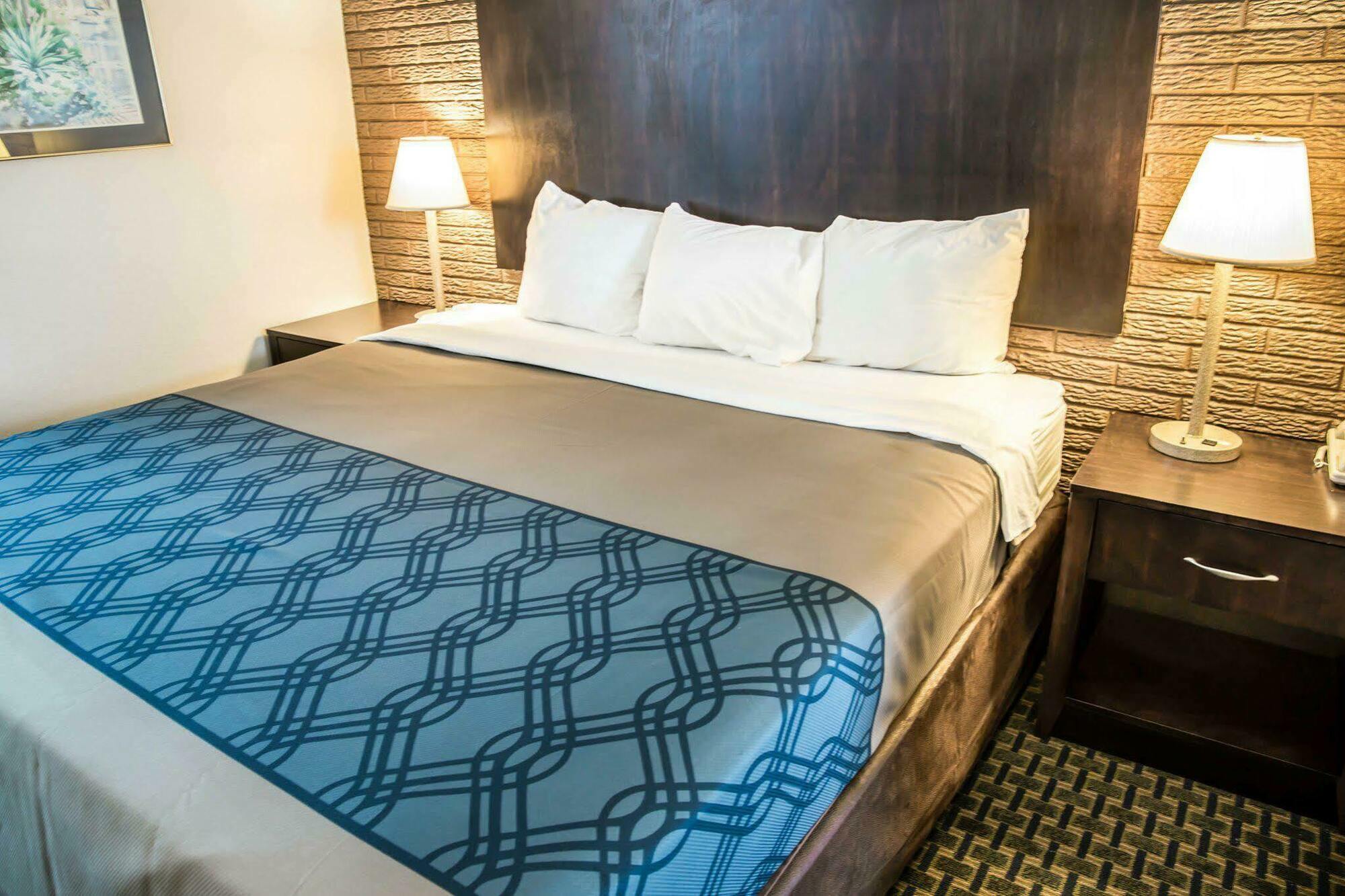 Rodeway Inn & Suites Wilmington North Eksteriør billede